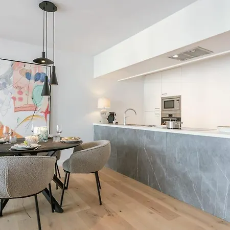 Huswell - High End Nearby The In With Parking Lejlighed *